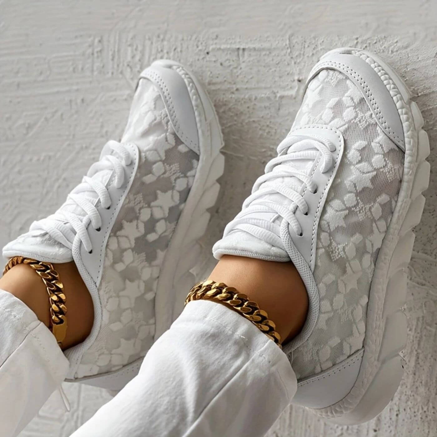 LEVI | Lovely white flower sneakers