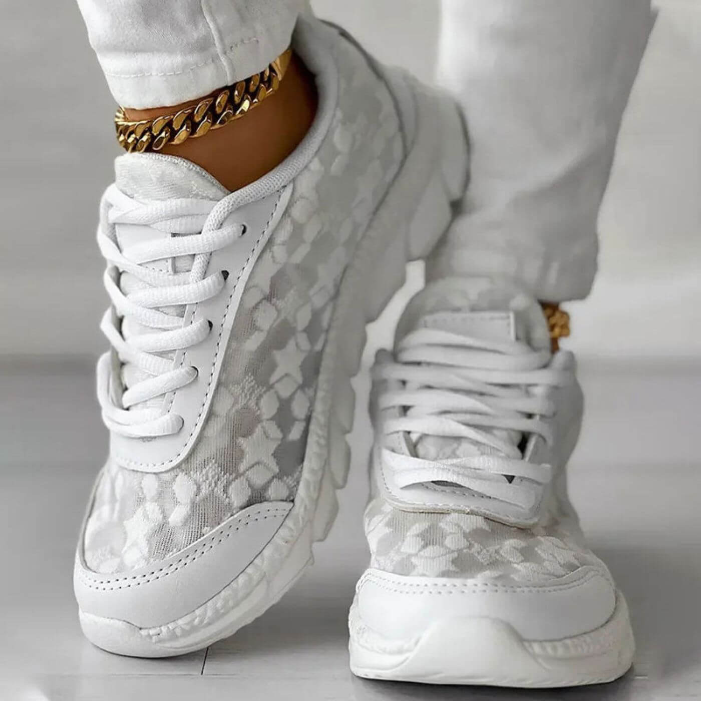 LEVI | Lovely white flower sneakers